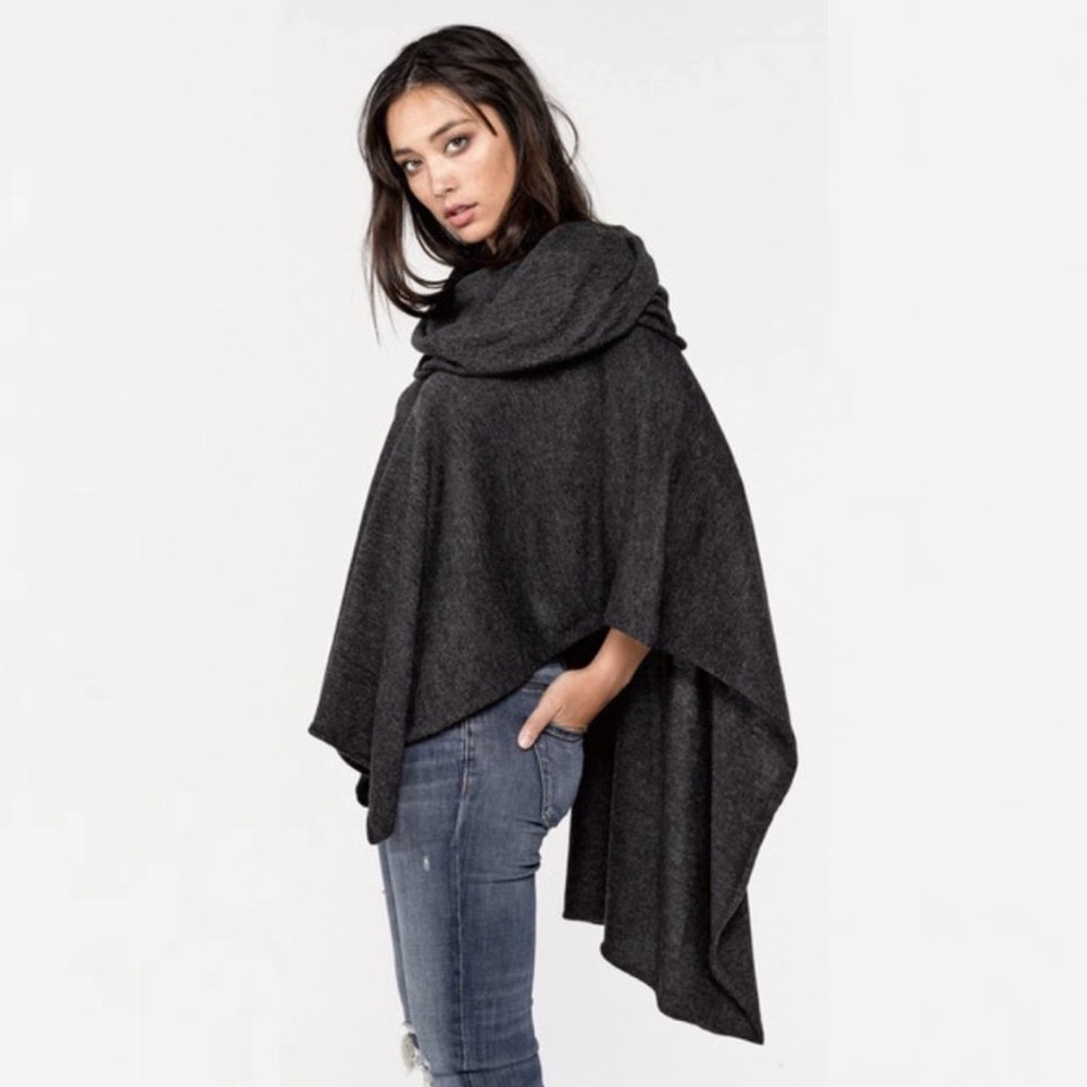 LOVESTITCH Hooded Wool\Angora Poncho Sweater one size/LIGHT GREY - Picture 2 of 8